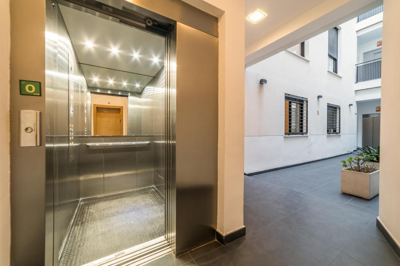 Picasso With Swimming Pool And Parking In The Center! Apartament