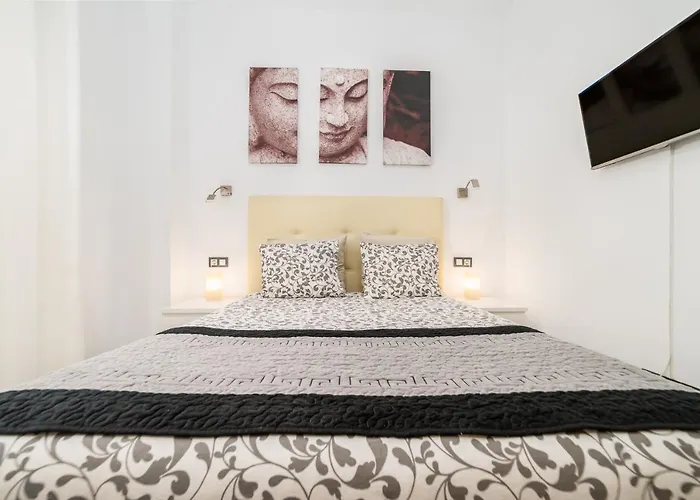 Malaga Suite Picasso With Swimming Pool And Parking In The Center!