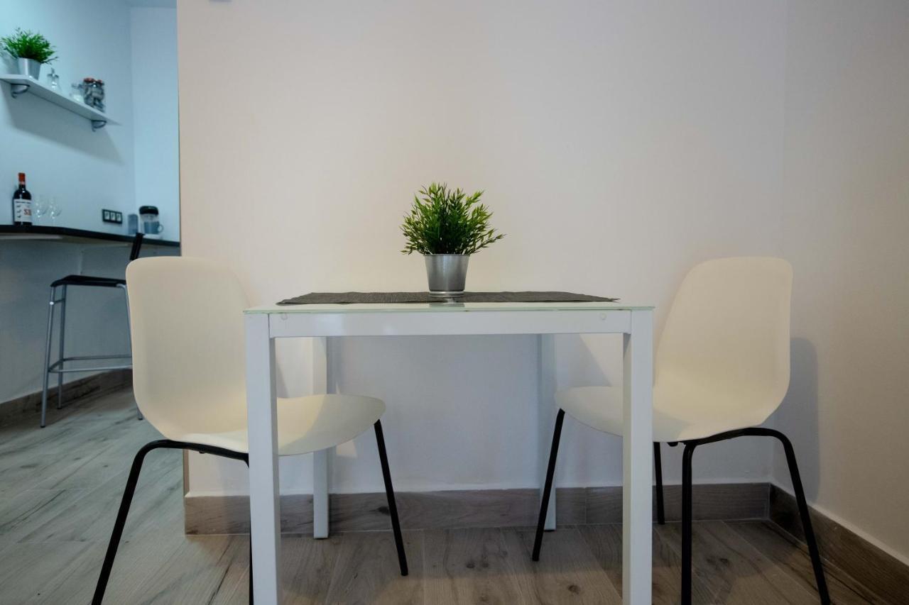Picasso With Swimming Pool And Parking In The Center! Apartament